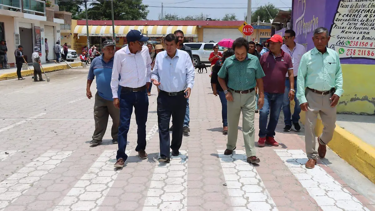 El alcalde recorrió las calles junto con pobladores Cortesía Gob. Tehuacán